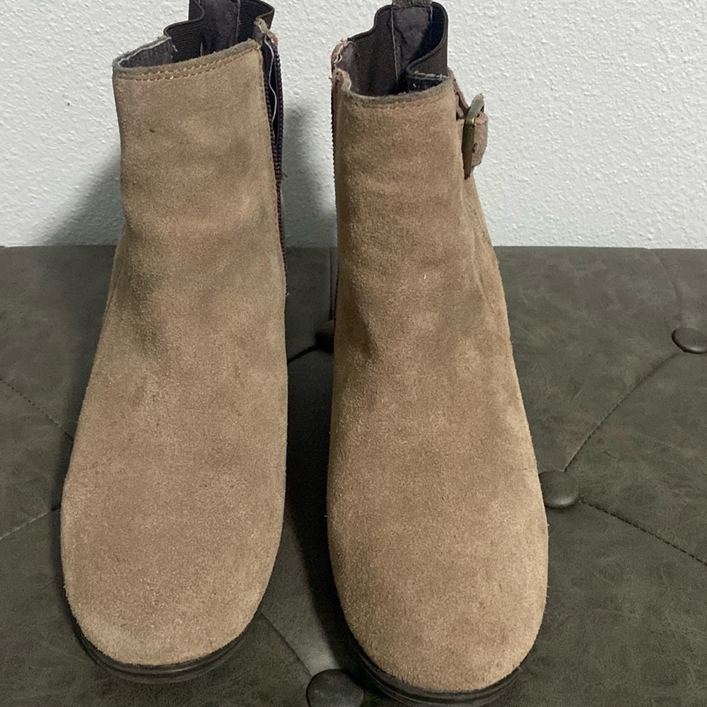 Skechers brand suede ankle boots